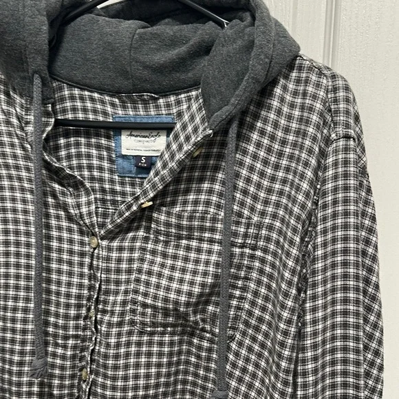American Eagle Outfitters Black and Gray Plaid Button Down Shirt - Picture 4 of 11